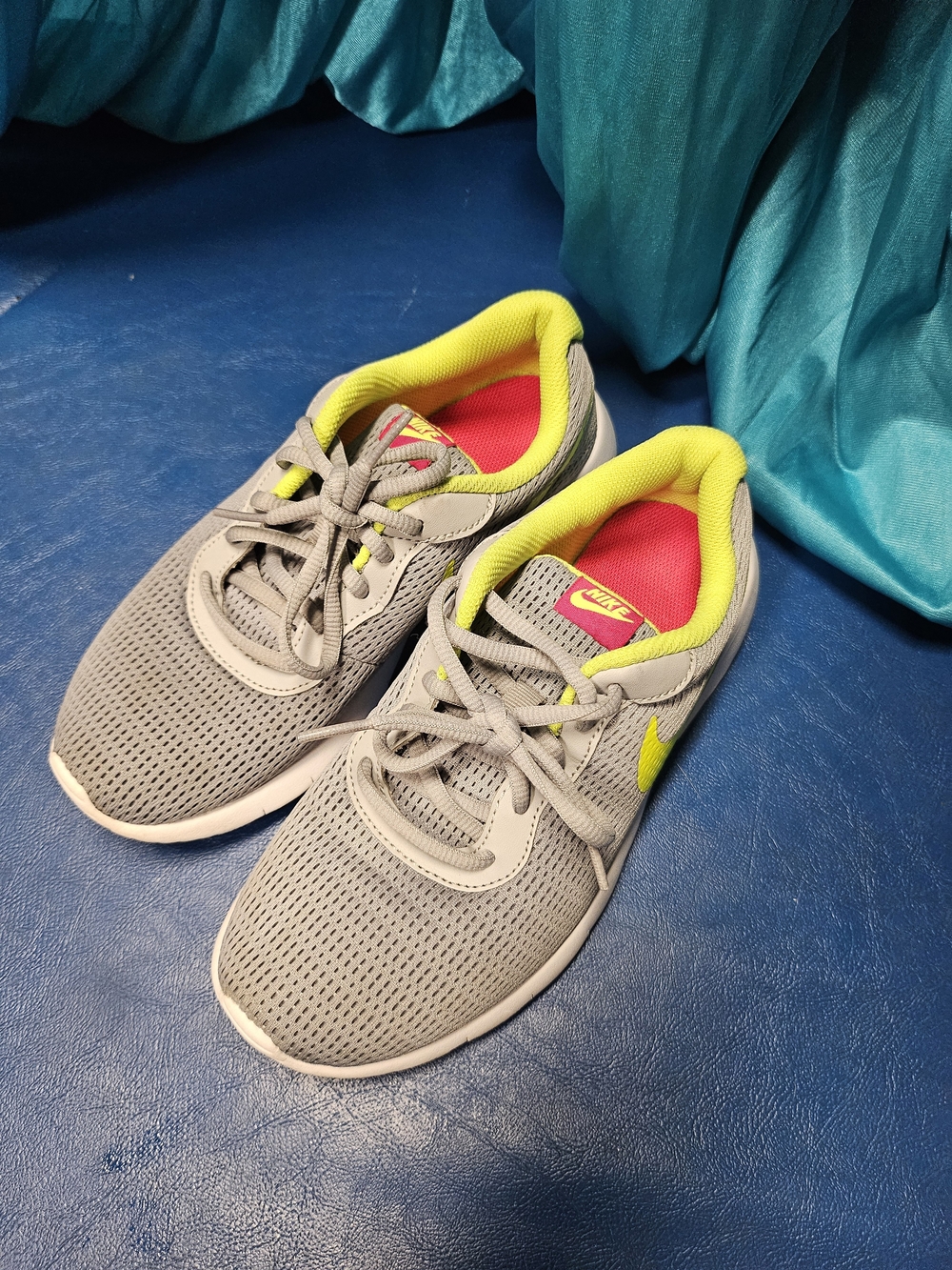 Nike Grey Tanjun Mesh Sneakers with Yellow Accents Size 5Y